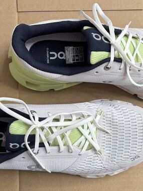 On Running White Navy Lt Green Cloudflyer Athletic Shoes W11 New w/o tags or box